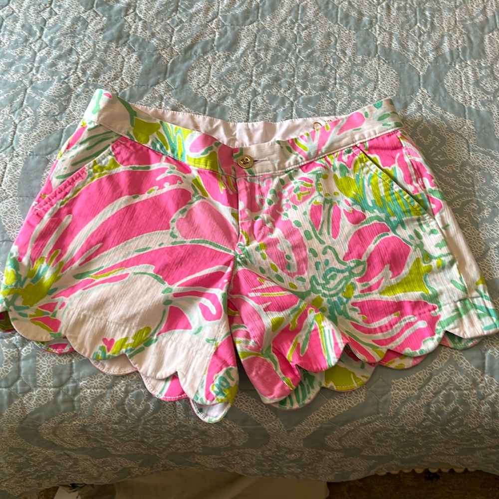 Lilly size 0 3” Buttercup shorts